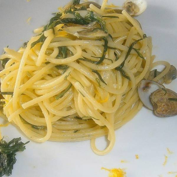 Spaghetti con le vongole al limone